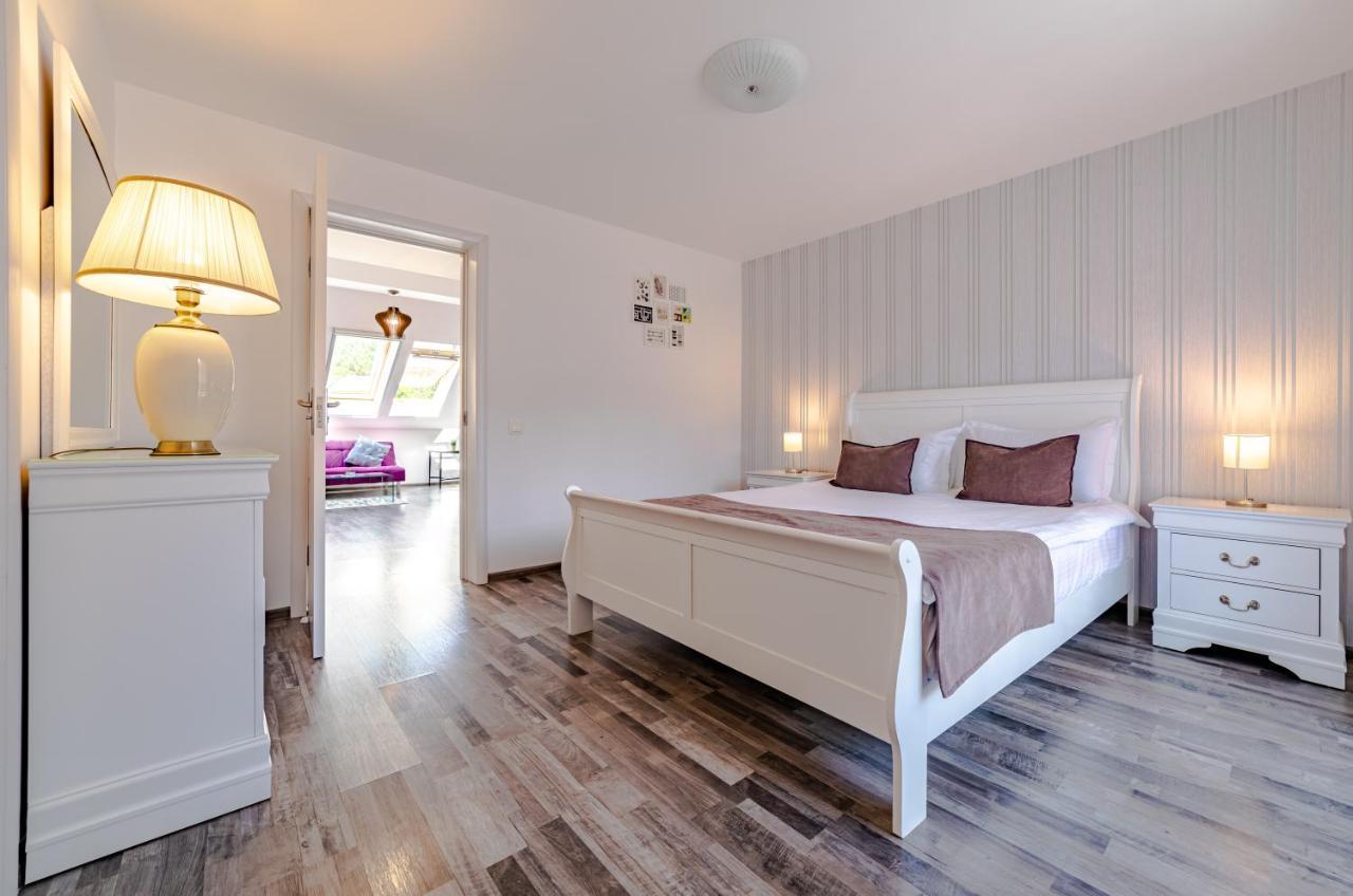 Yael Luxury Apartments 2 Busteni Bagian luar foto