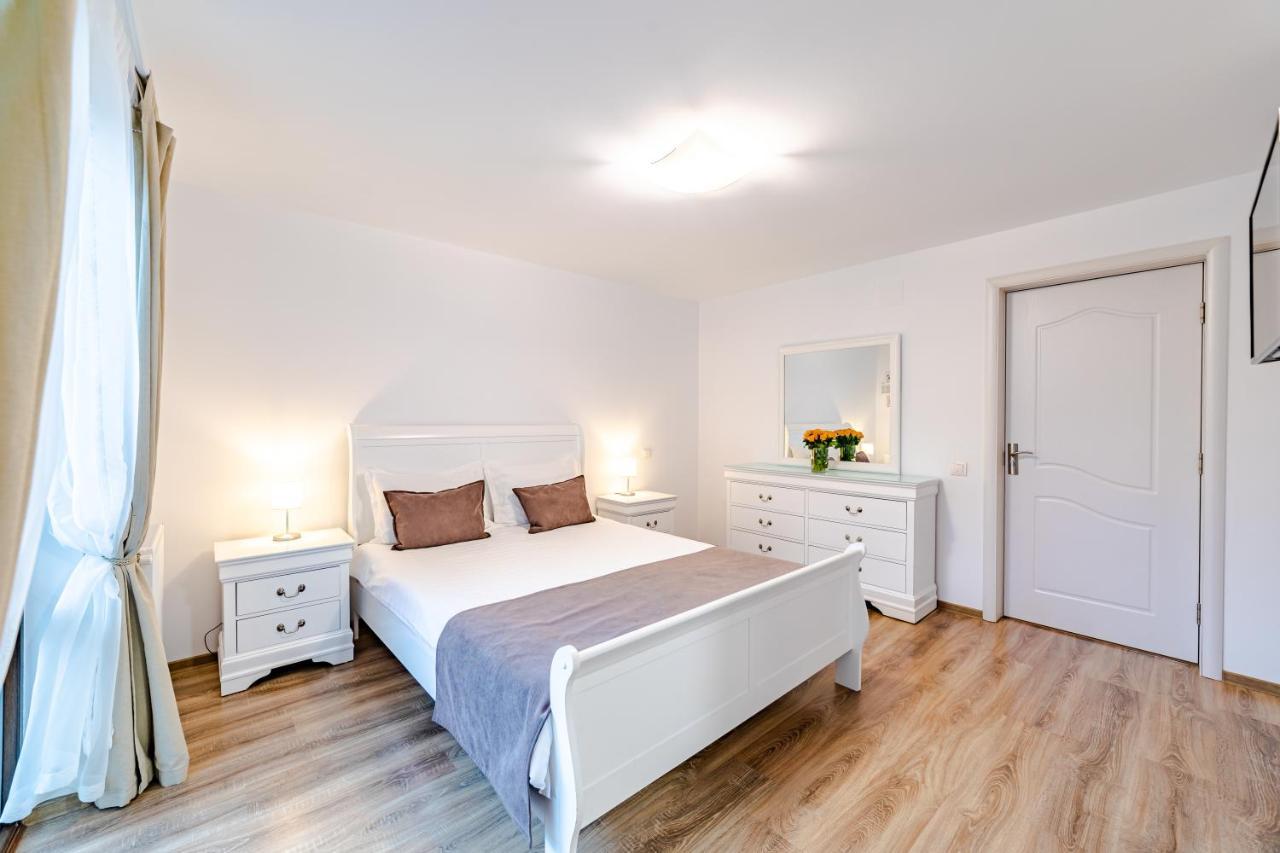 Yael Luxury Apartments 2 Busteni Bagian luar foto