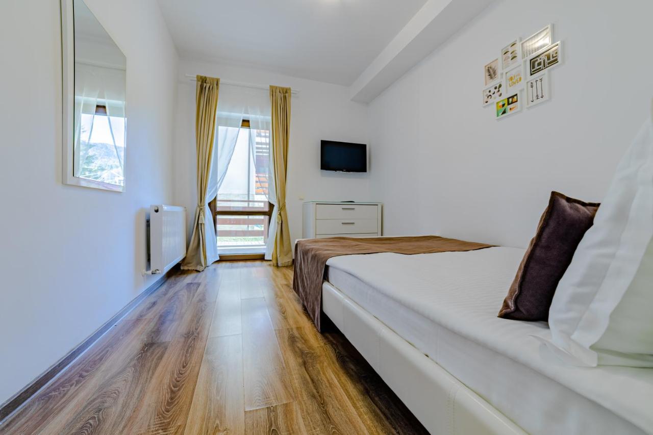 Yael Luxury Apartments 2 Busteni Bagian luar foto