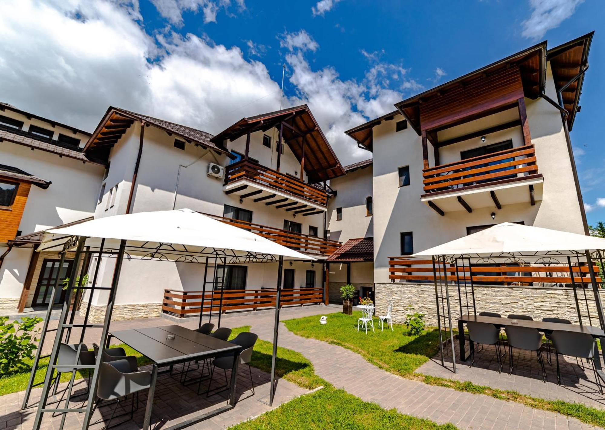 Yael Luxury Apartments 2 Busteni Bagian luar foto