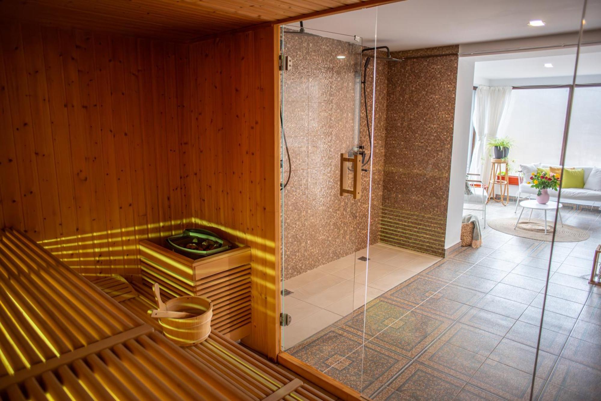 Yael Luxury Apartments 2 Busteni Bagian luar foto